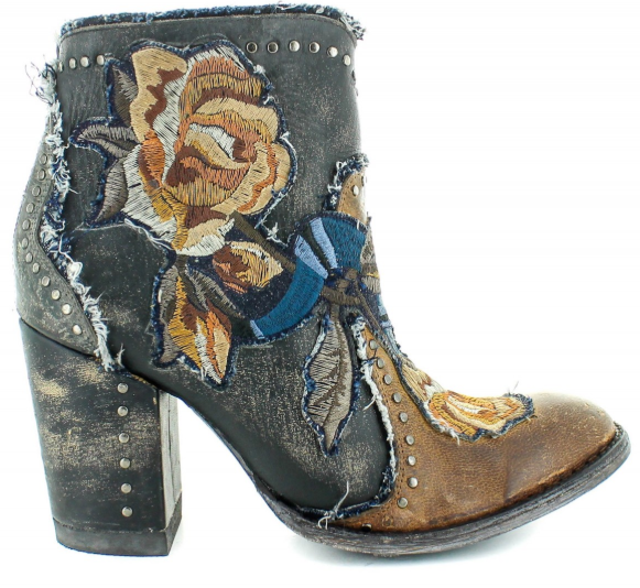 Carla boot, Luxor Lving and Style, Texas blog, fashion, The Woodlands bloggers, Woodlands Shopping, Woodlands, Texas, fashion in Texas, over 50 blogger, Old Gringo boots, embroidered boots, boho, cowgirl boots